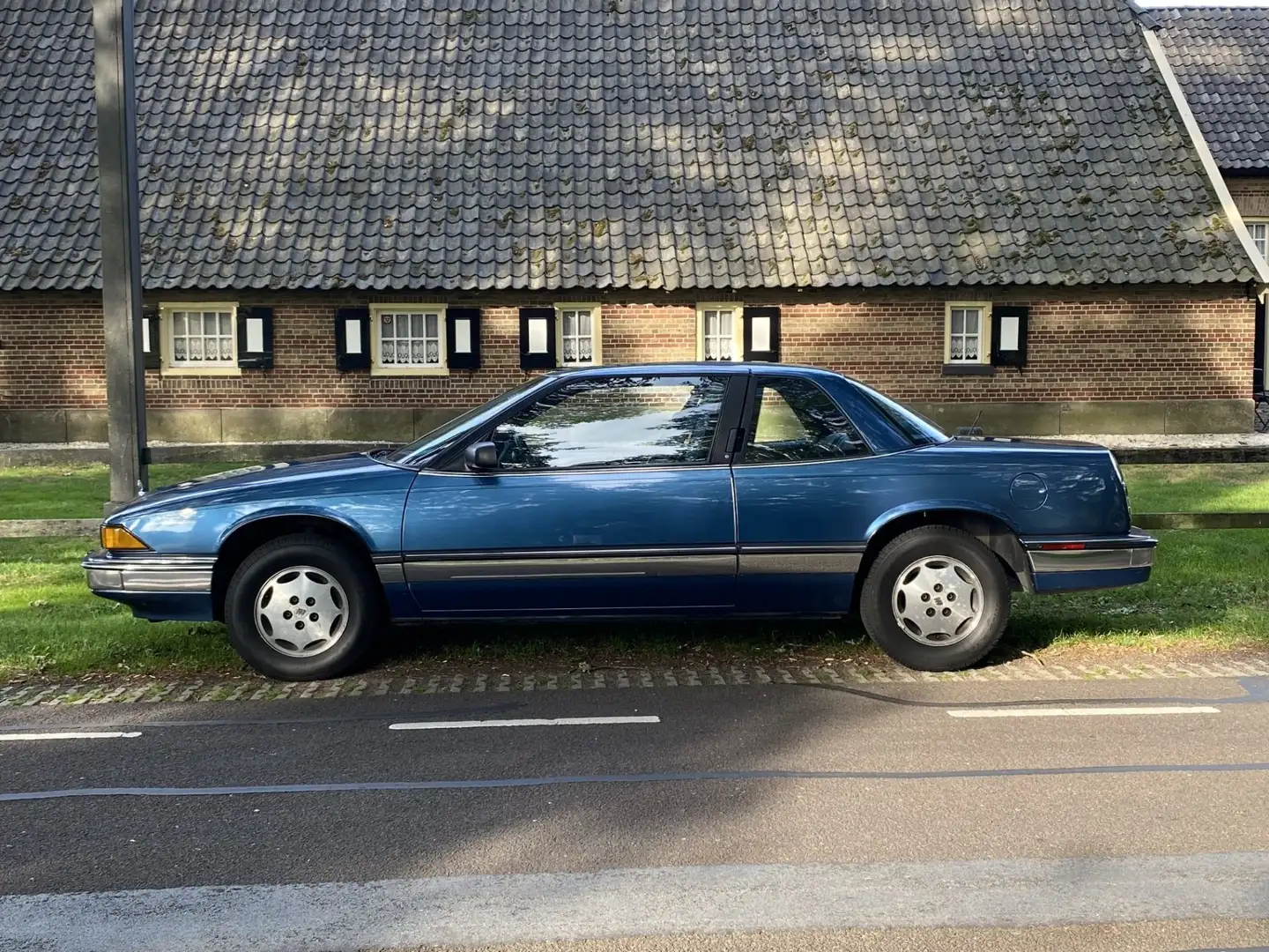 Buick Regal Lumited Coupe 2.8 V6 Blauw - 2