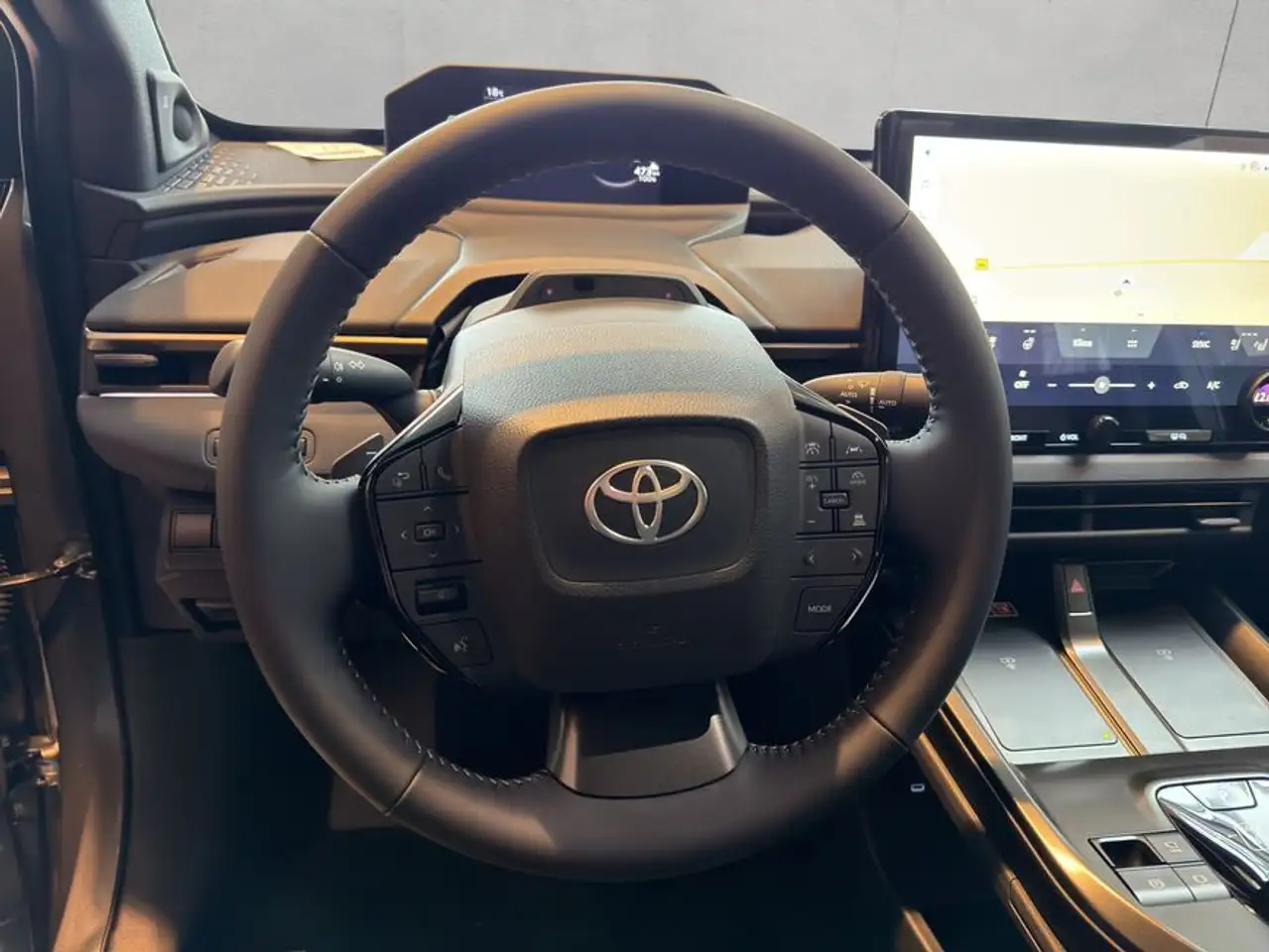 Toyota bZ4X Lounge AWD 11