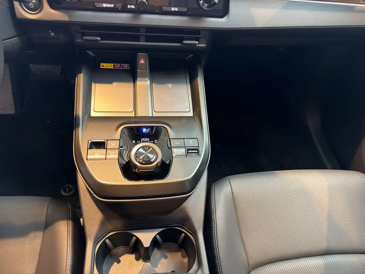 Toyota bZ4X Lounge AWD 14