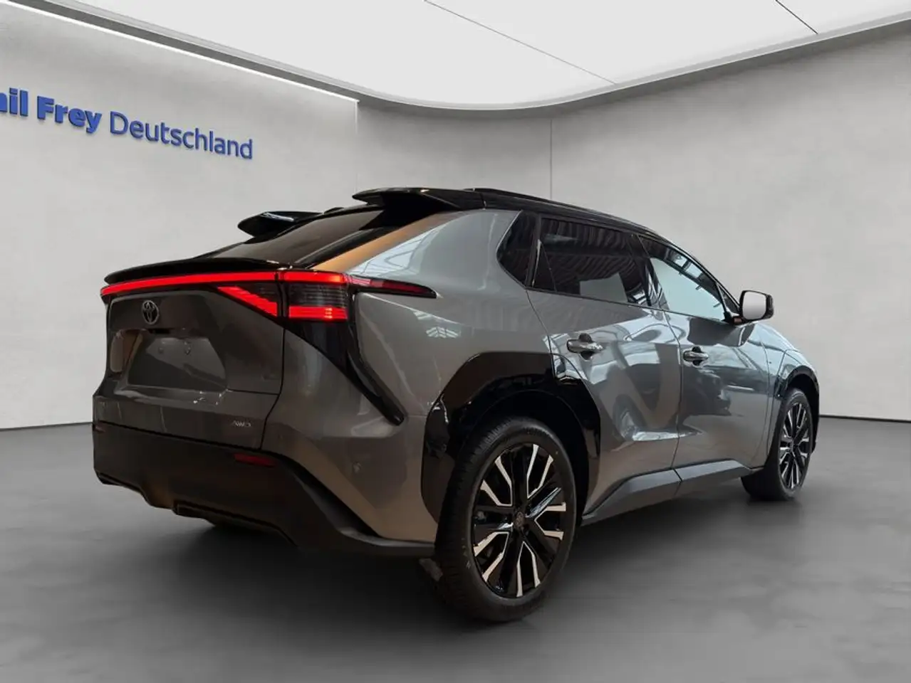 Toyota bZ4X Lounge AWD 6