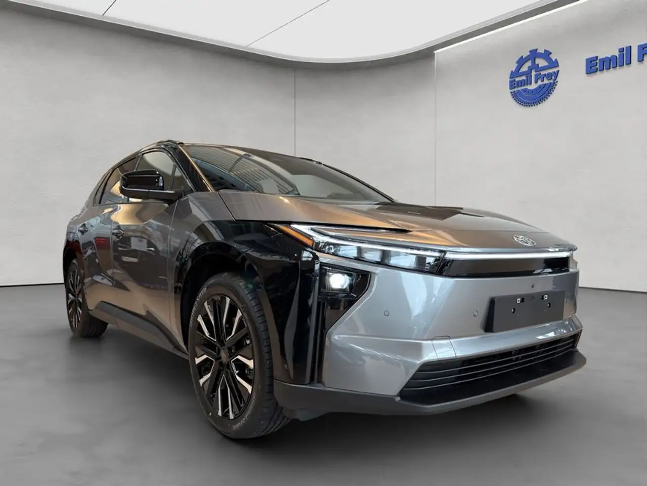 Toyota bZ4X Lounge AWD 8