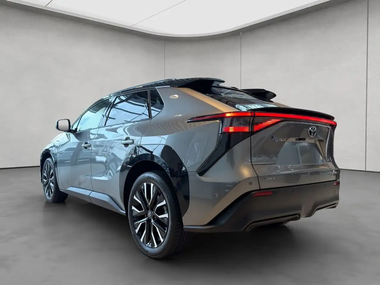 Toyota bZ4X Lounge AWD 3
