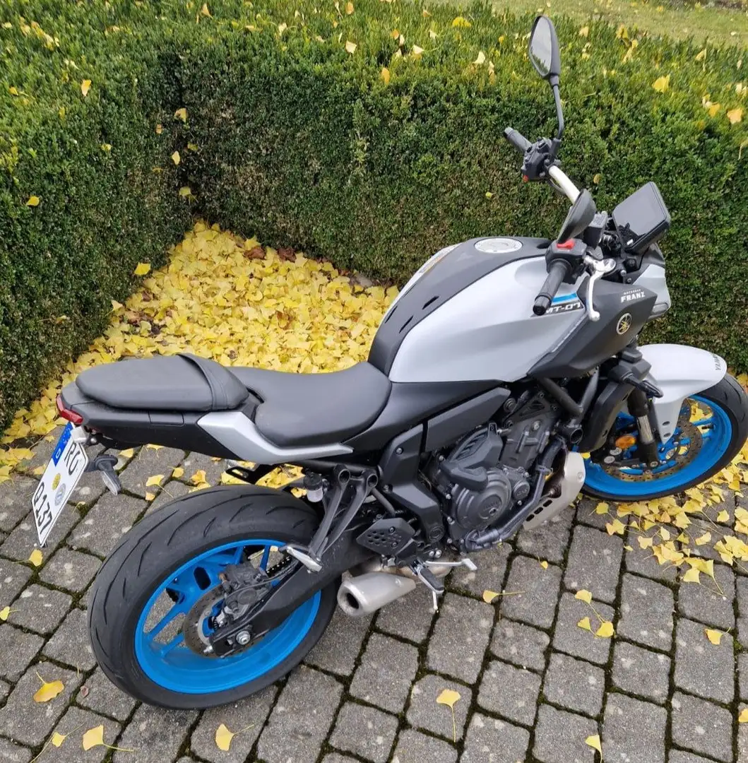 Yamaha MT-07 Y-AMT Grau - 2