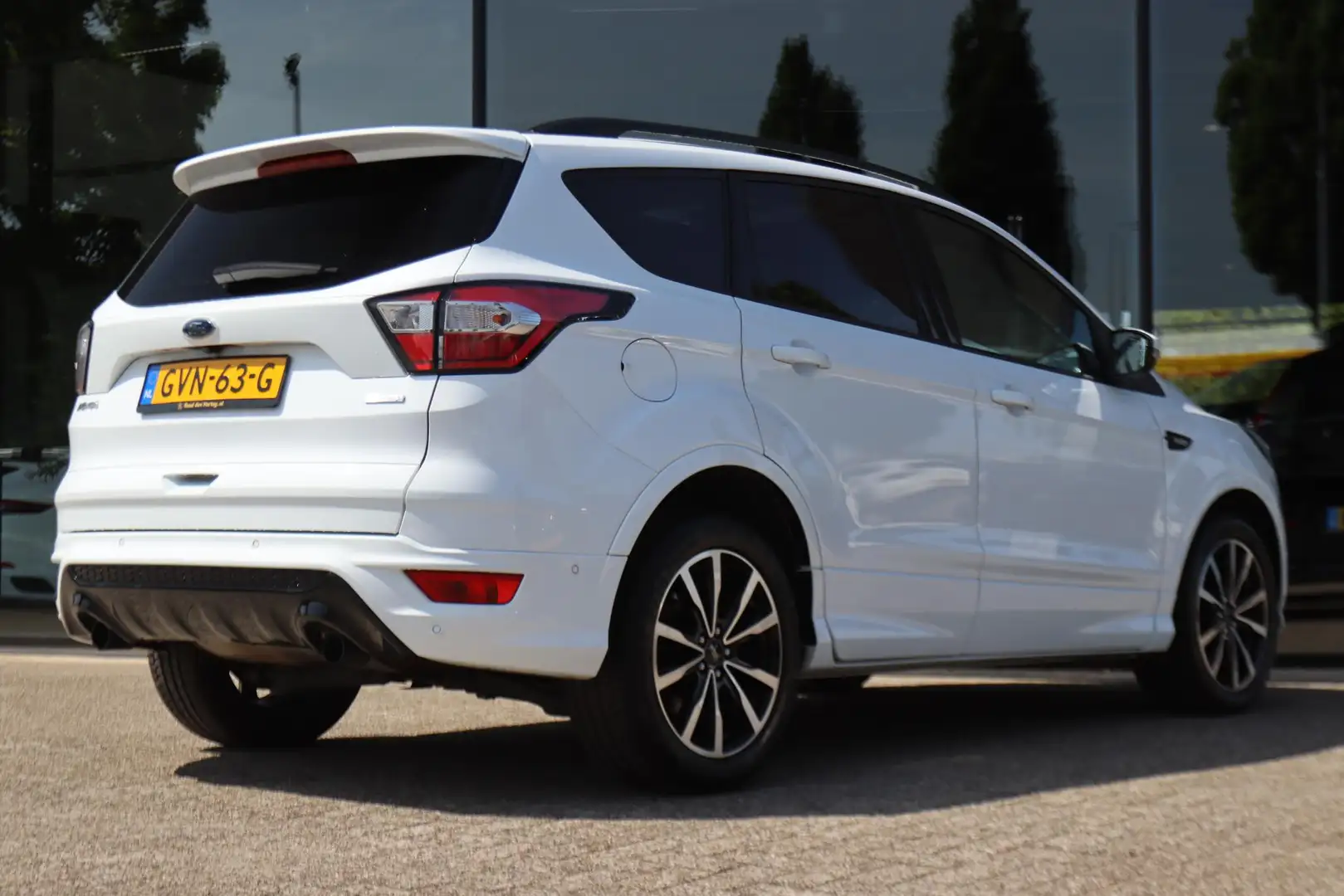 Ford Kuga 1.5 ECOBOOST ST-LINE | PANO | CARPLAY | XENON | KE Blanc - 2