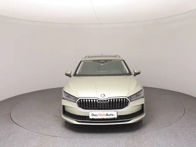 Skoda Superb view 3