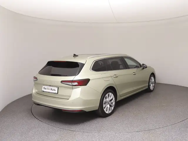 Skoda Superb view 4