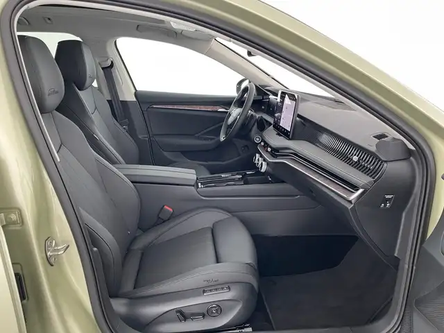 Skoda Superb view 11