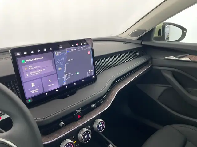 Skoda Superb view 10