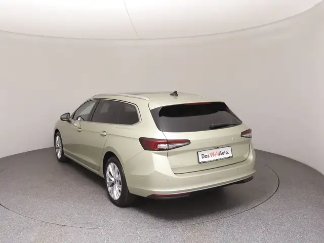 Skoda Superb view 5