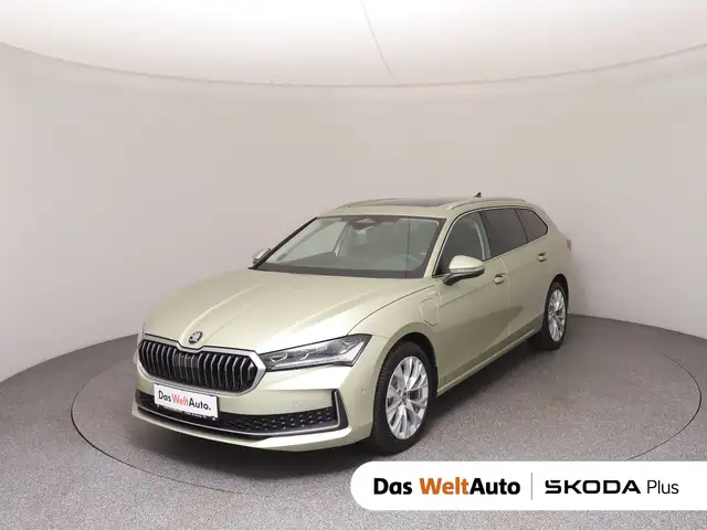 Skoda Superb main image