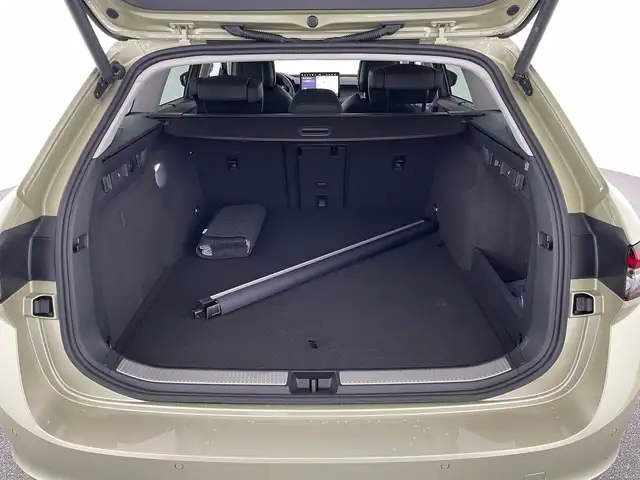 Skoda Superb view 8