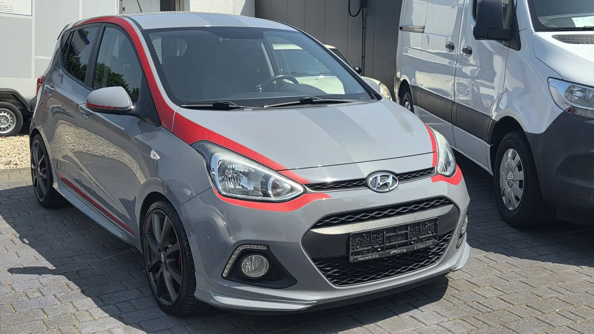 Hyundai i10 Sport Grijs - 2