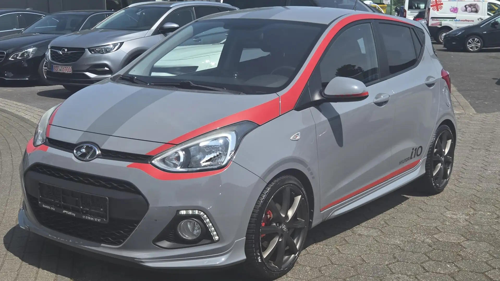 Hyundai i10 Sport Grijs - 1