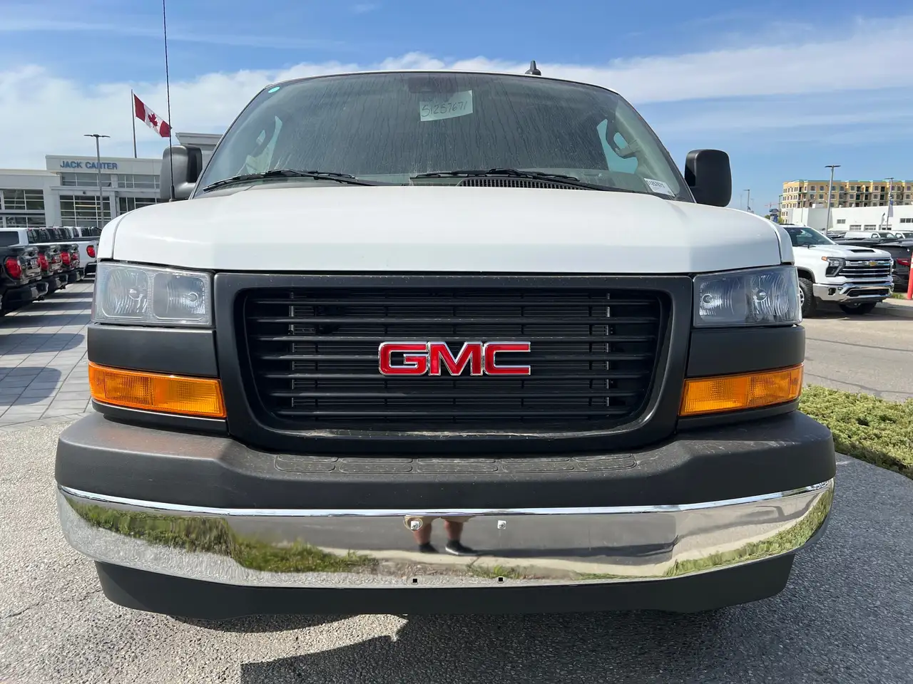GMC Savana снимка GMC Savana