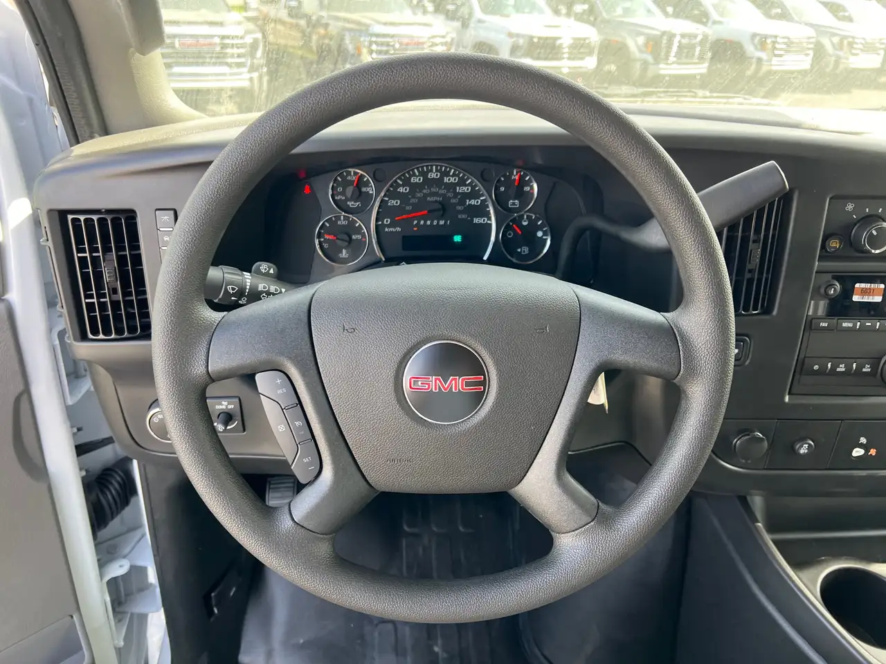 GMC Savana снимка GMC Savana