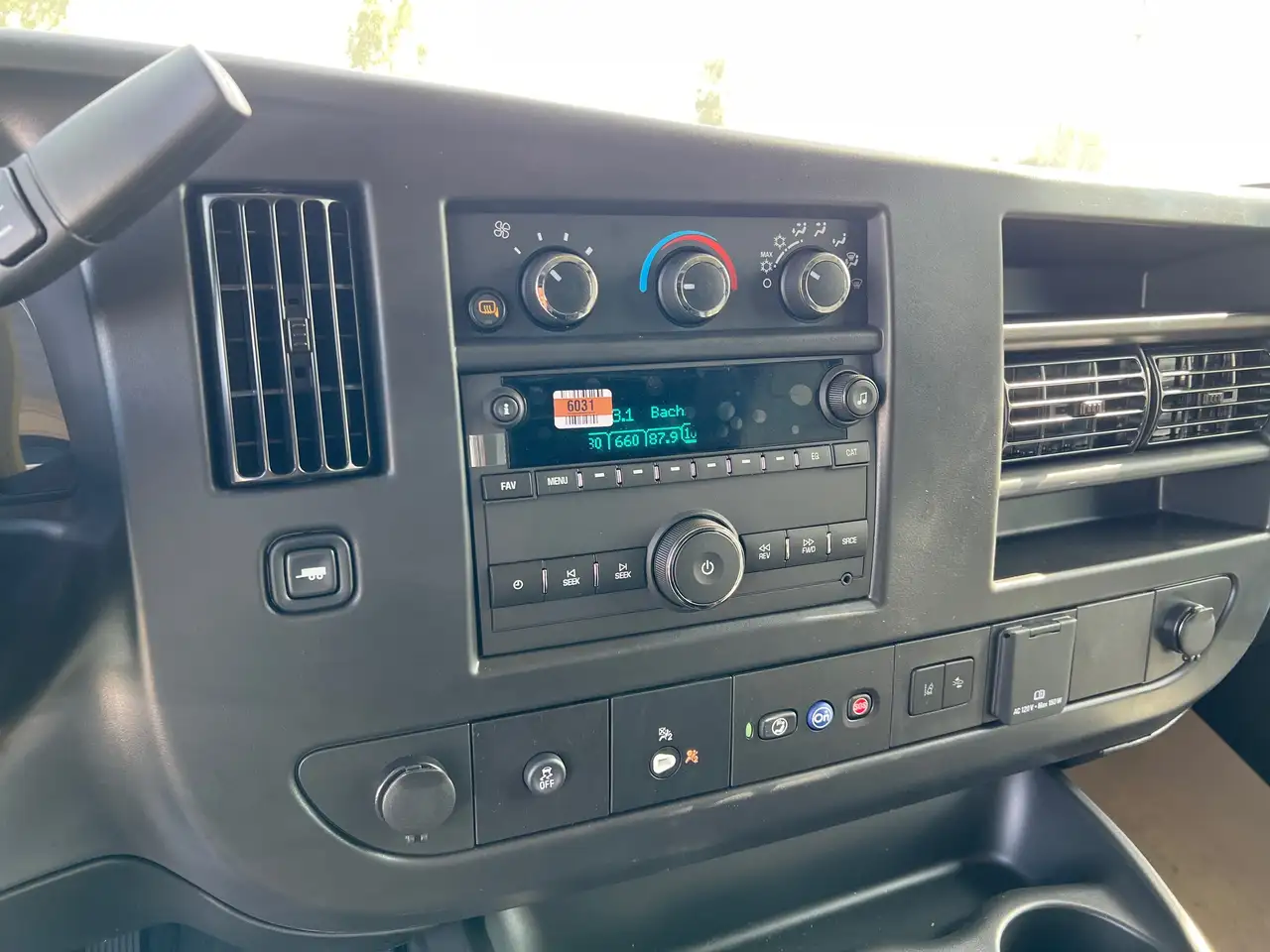 GMC Savana снимка GMC Savana