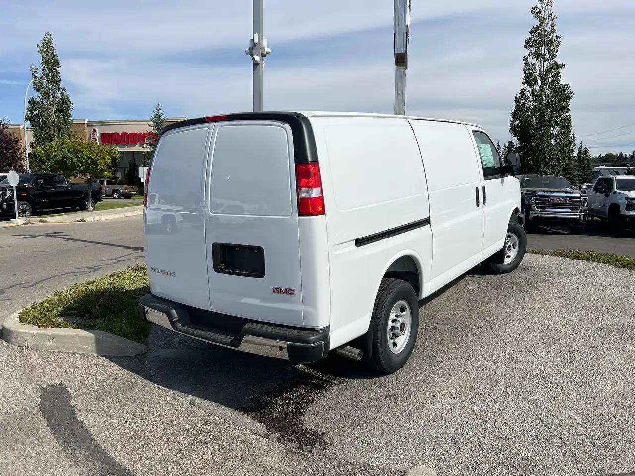 GMC Savana снимка GMC Savana