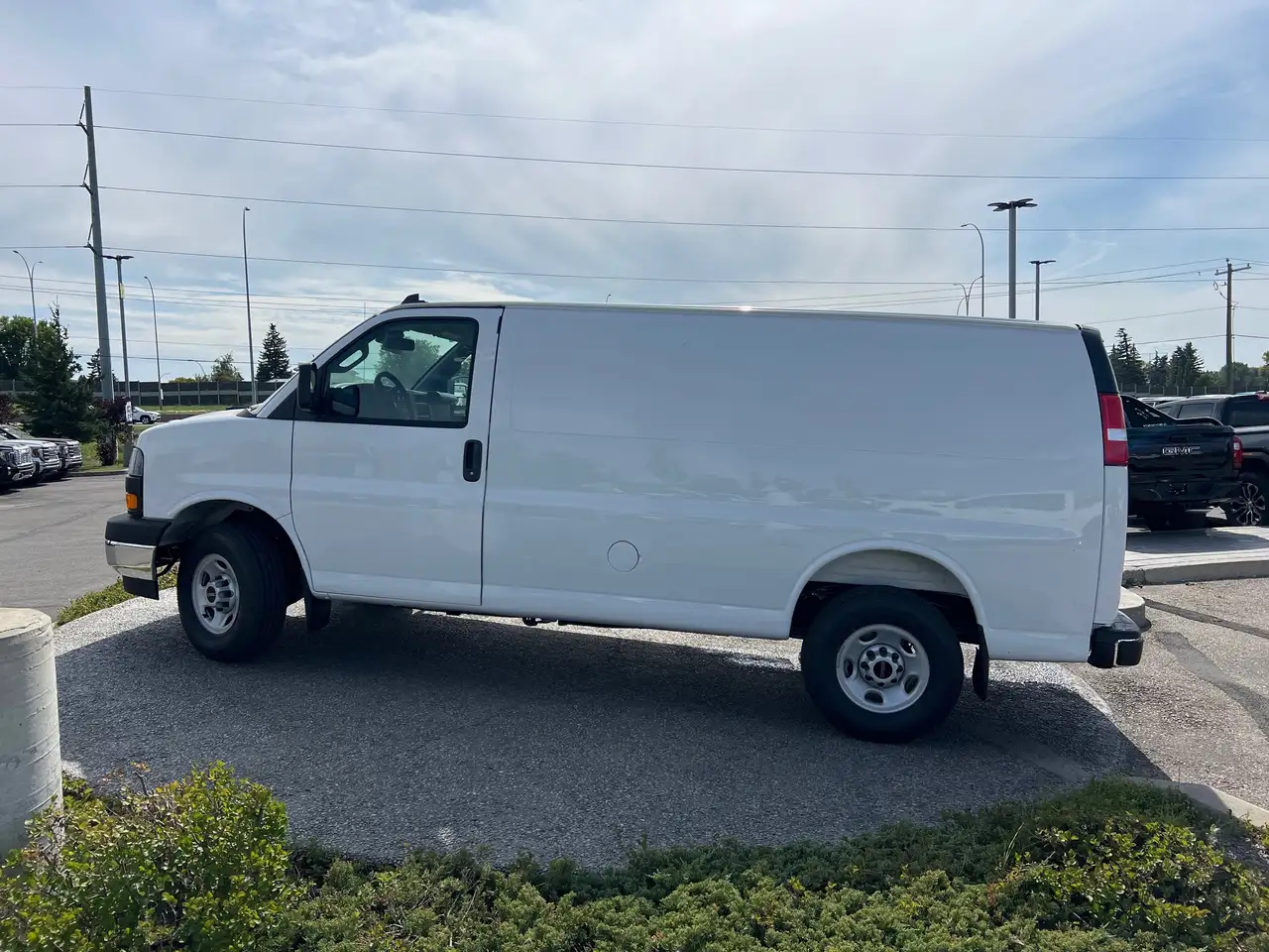 GMC Savana снимка GMC Savana