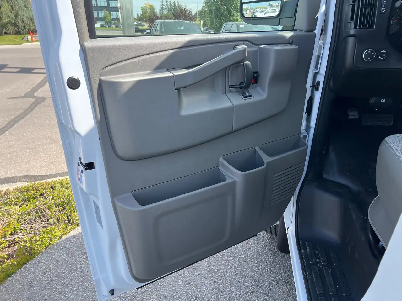 GMC Savana снимка GMC Savana