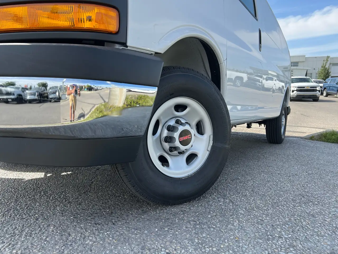 GMC Savana снимка GMC Savana