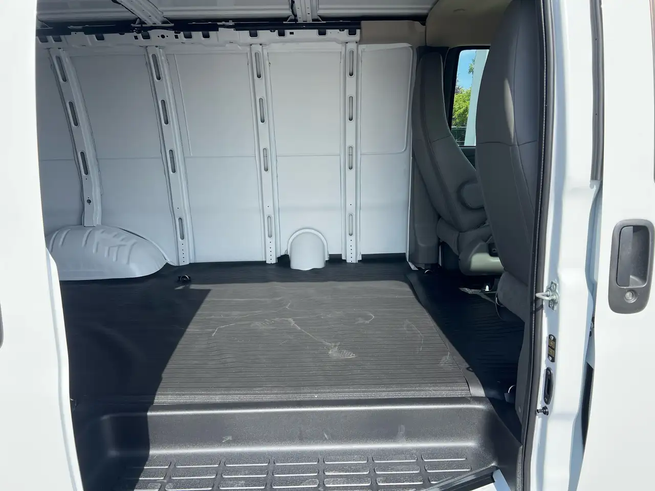 GMC Savana снимка GMC Savana