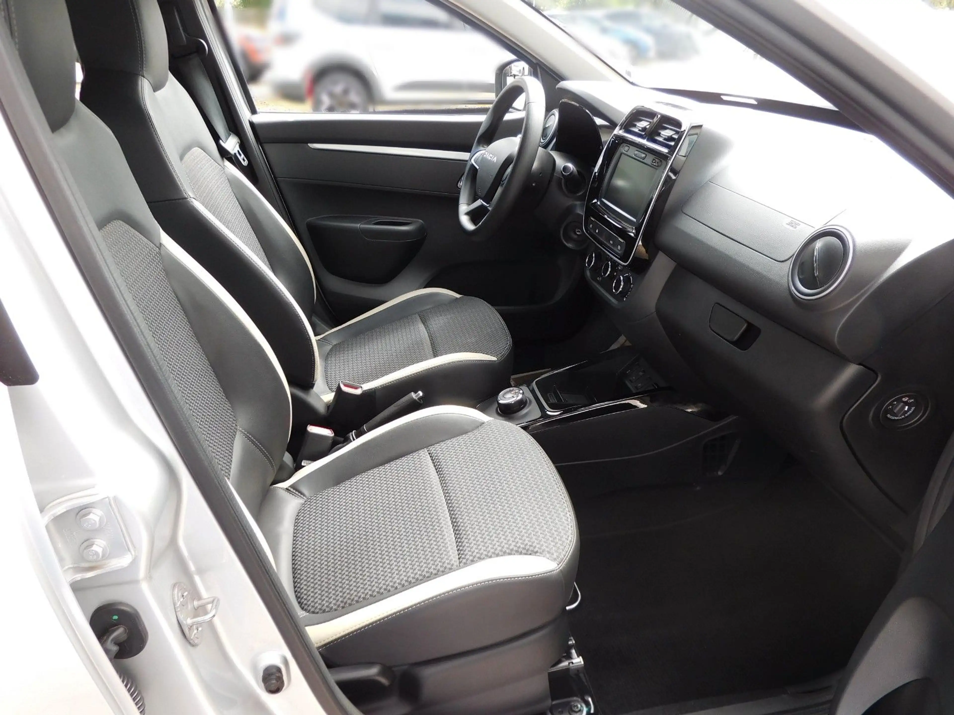 Dacia Spring Electric Essential — photo 12
