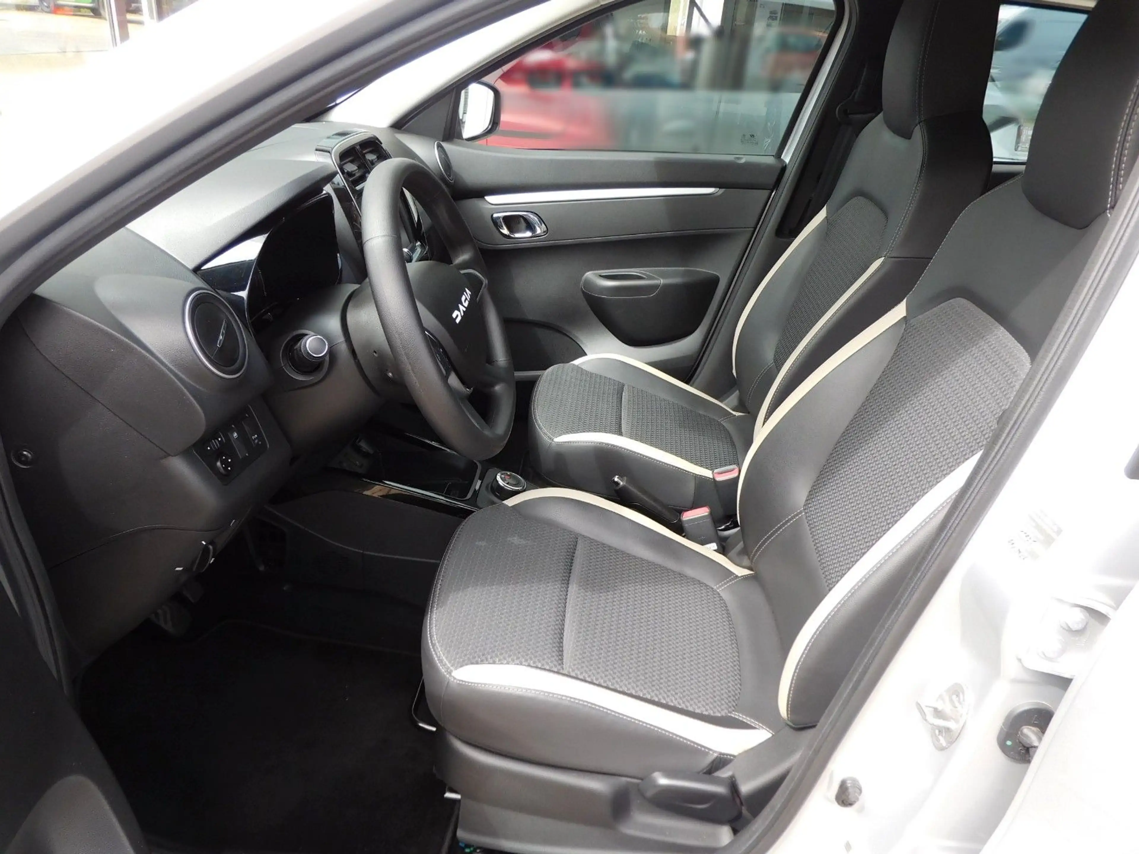 Dacia Spring Electric Essential — photo 10
