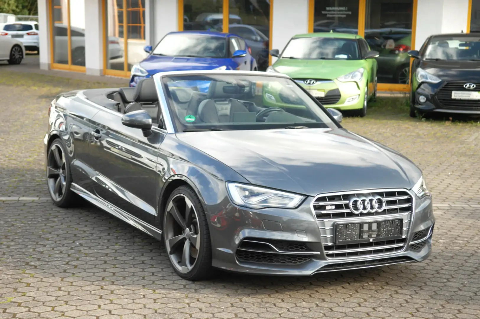 Audi S3 2.0 TFSI quattro S-tronic Xenon Automatik Grau - 2
