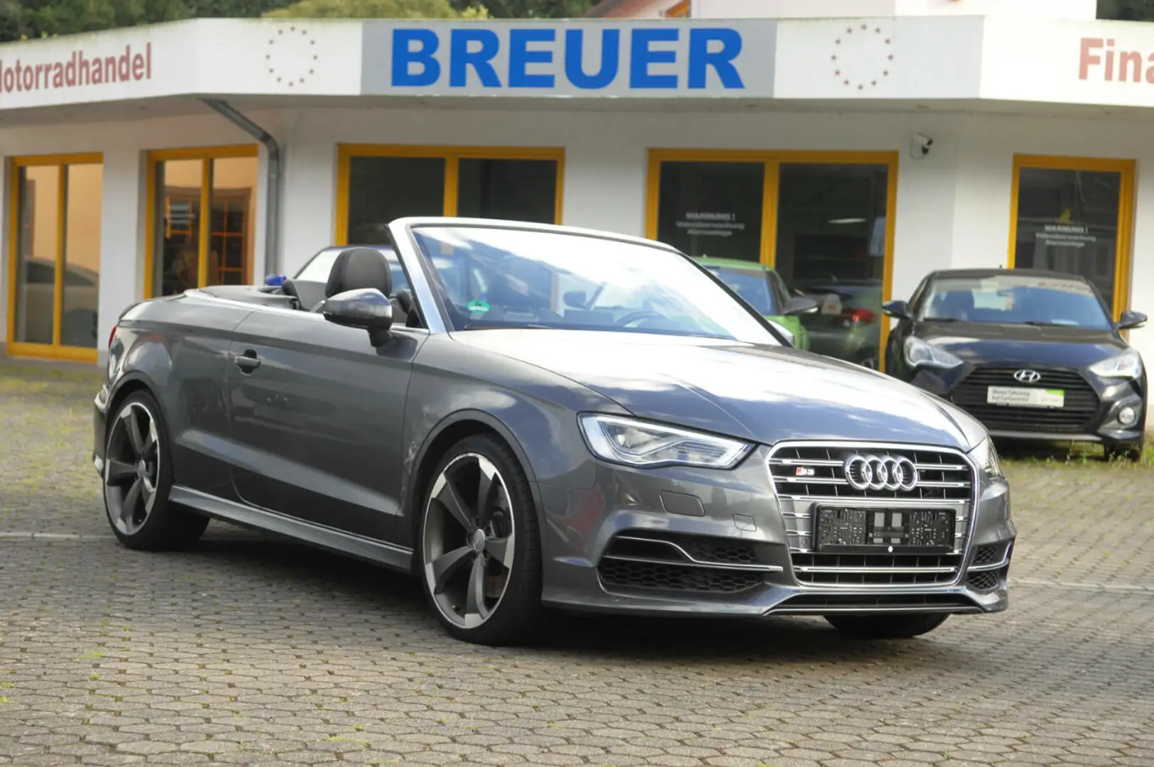 Audi S3 2.0 TFSI quattro S-tronic Xenon Automatik Grau - 1