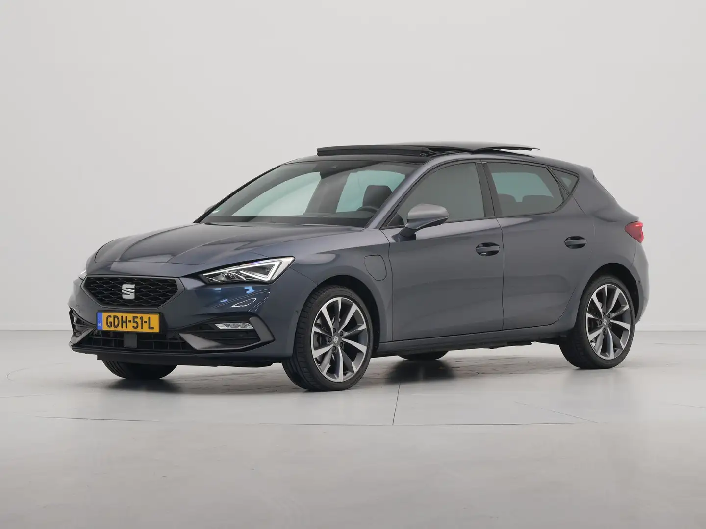 SEAT Leon 1.4 TSI eHybrid PHEV 204pk FR Business Intense Pan Grijs - 2