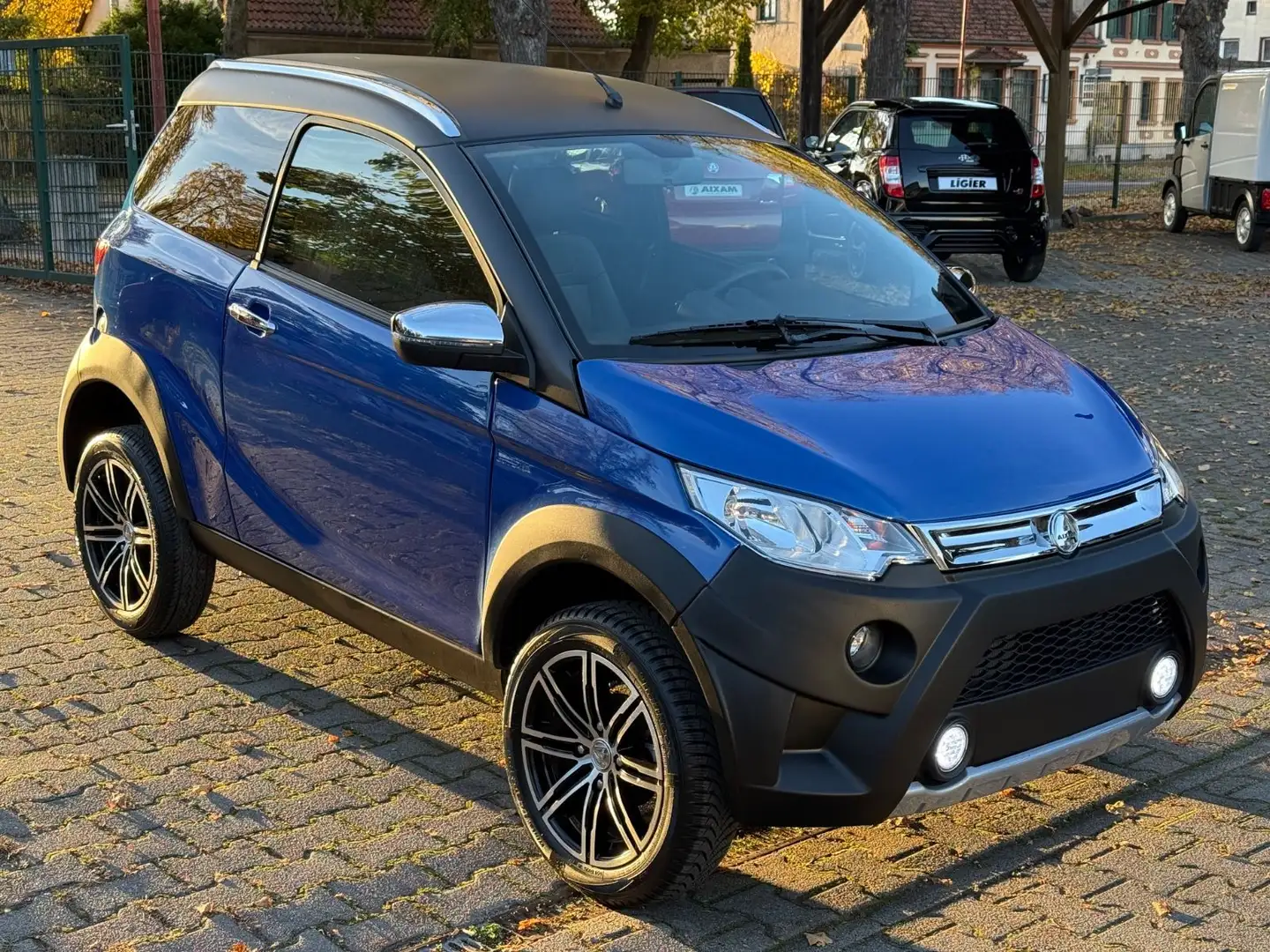 Aixam Crossover ABS Klima Mopedauto L6e 45km/h Blau - 1