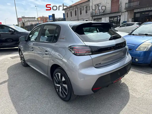 Peugeot 208 view 3