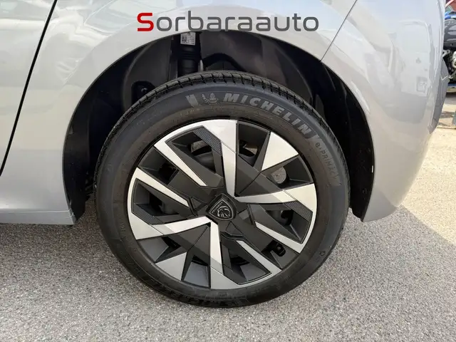 Peugeot 208 view 9