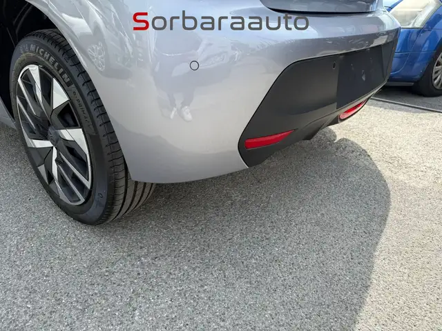Peugeot 208 view 10