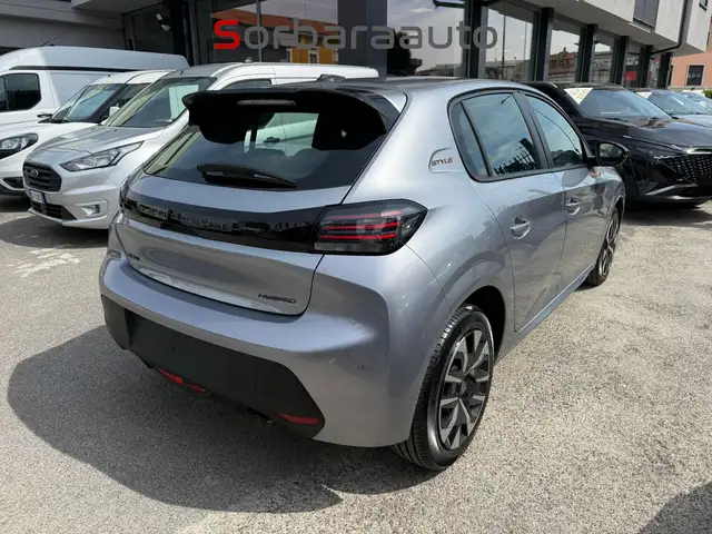 Peugeot 208 view 5