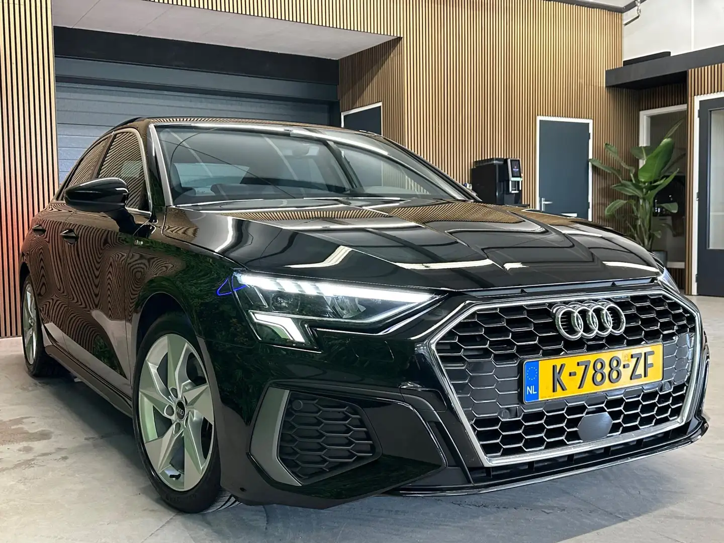 Audi A3 Limousine 35 TFSI S edition / CarPlay / Matrix / P Noir - 2