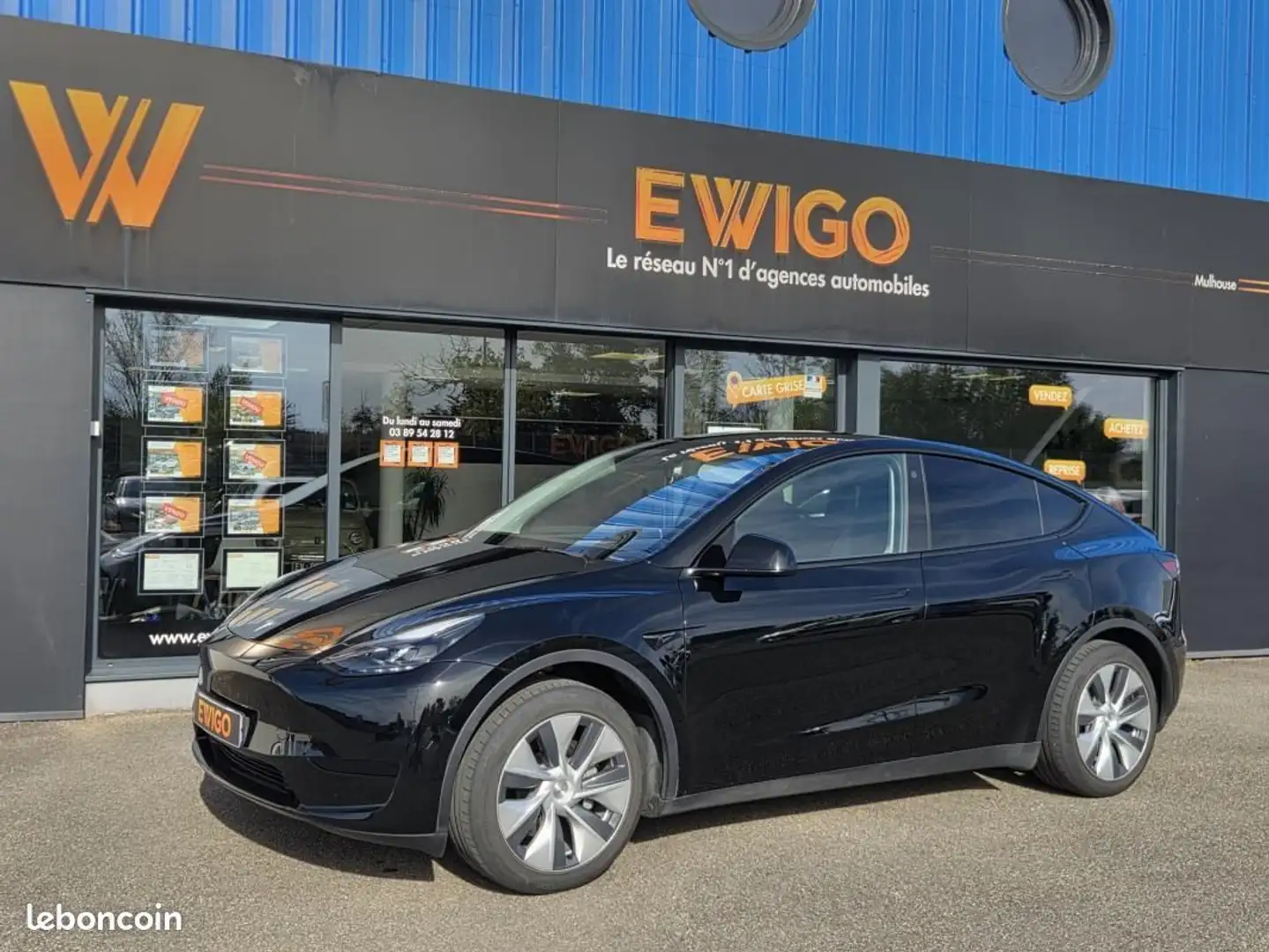 Tesla Model Y ELECTRIC 300 60KWH STANDARD-RANGE 2WD BVA Noir - 1