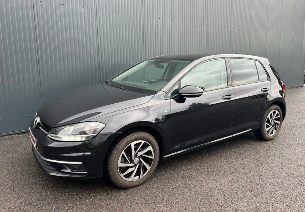 Volkswagen Golf Standard Model
