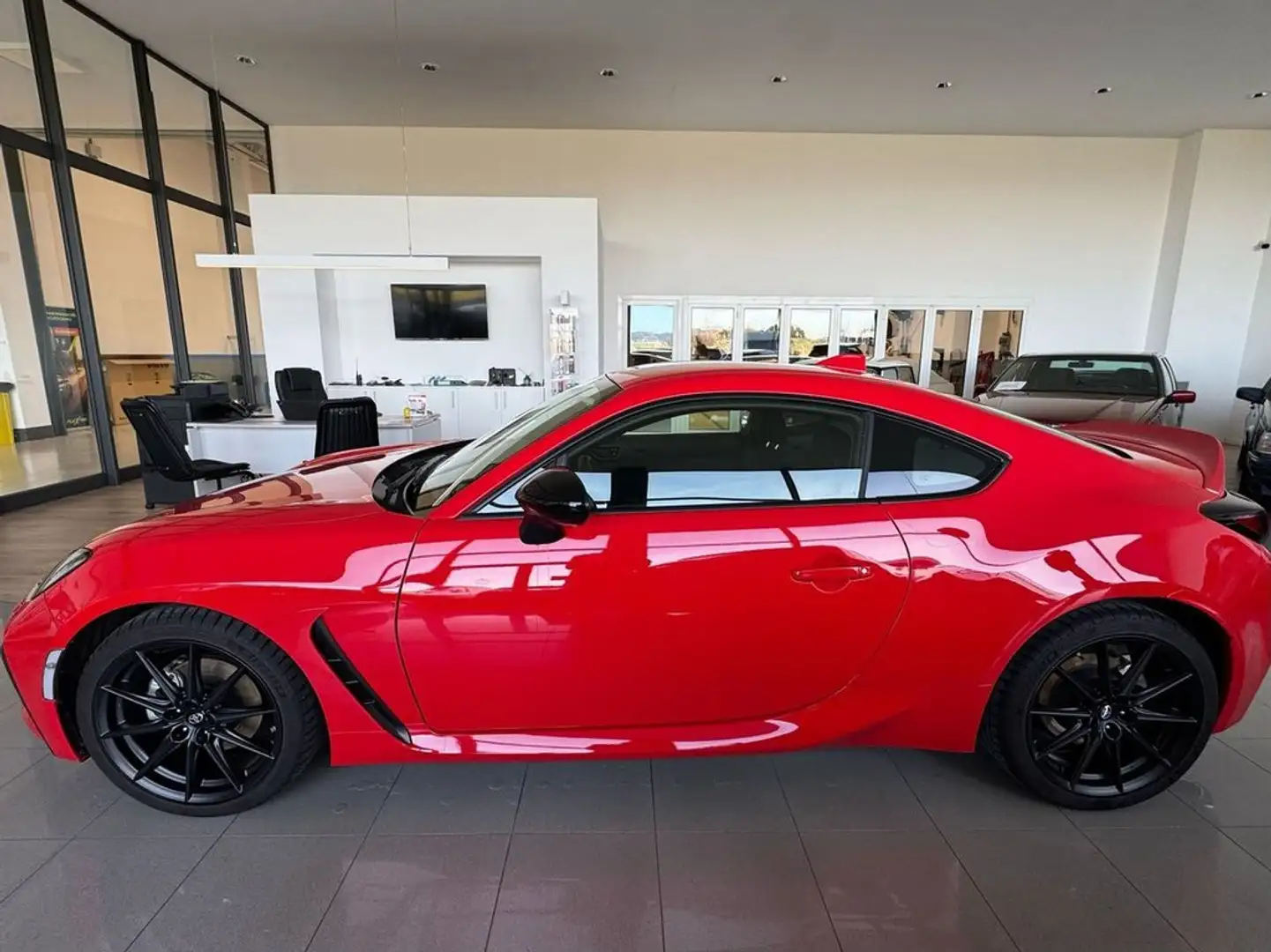 Toyota GR86 2.4 Boxer TM 6V Coupe RZ Rojo - 2