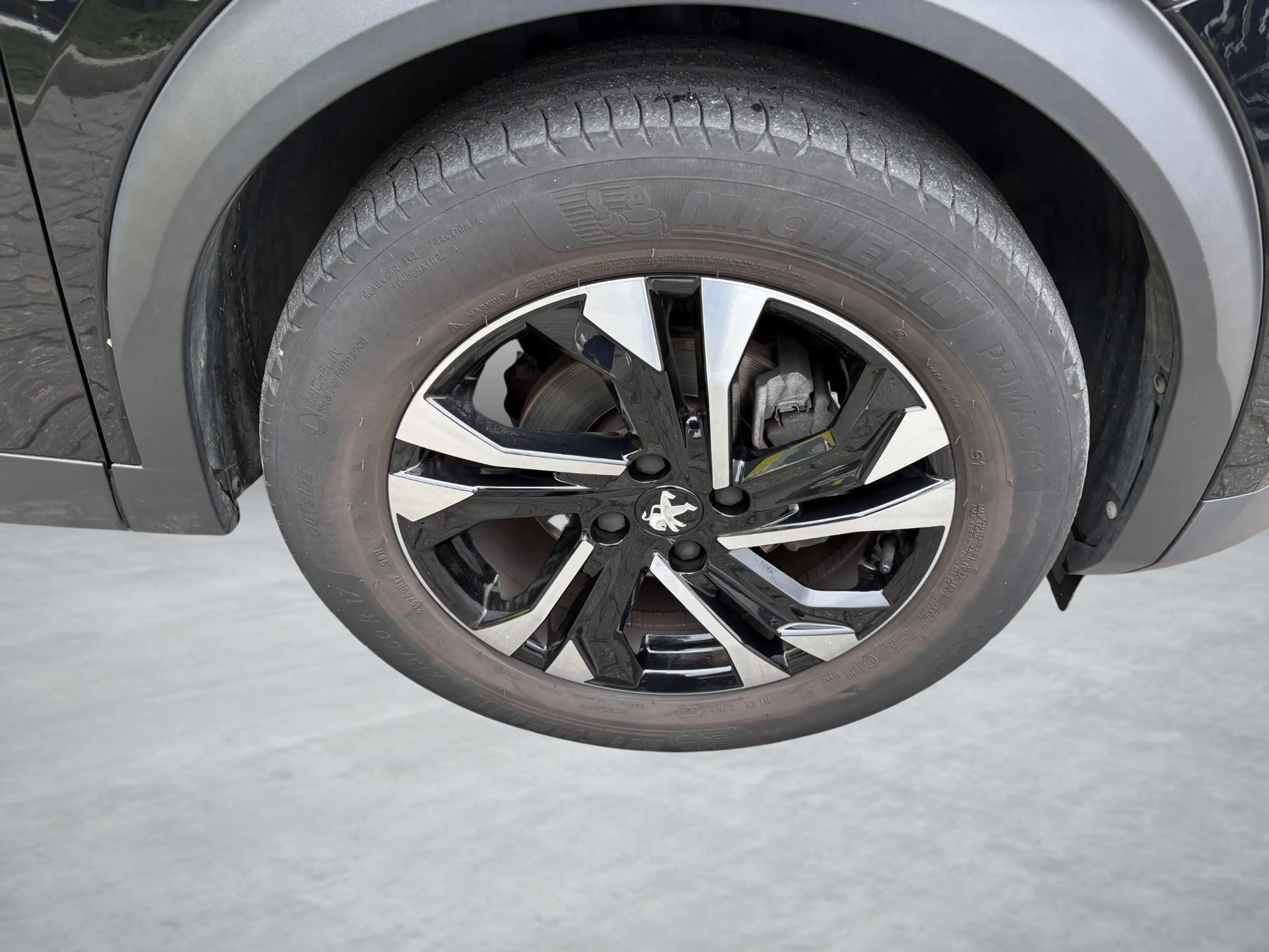 Peugeot 2008 1.2 Puretech 96kW S&S EAT8 Allure — photo 12