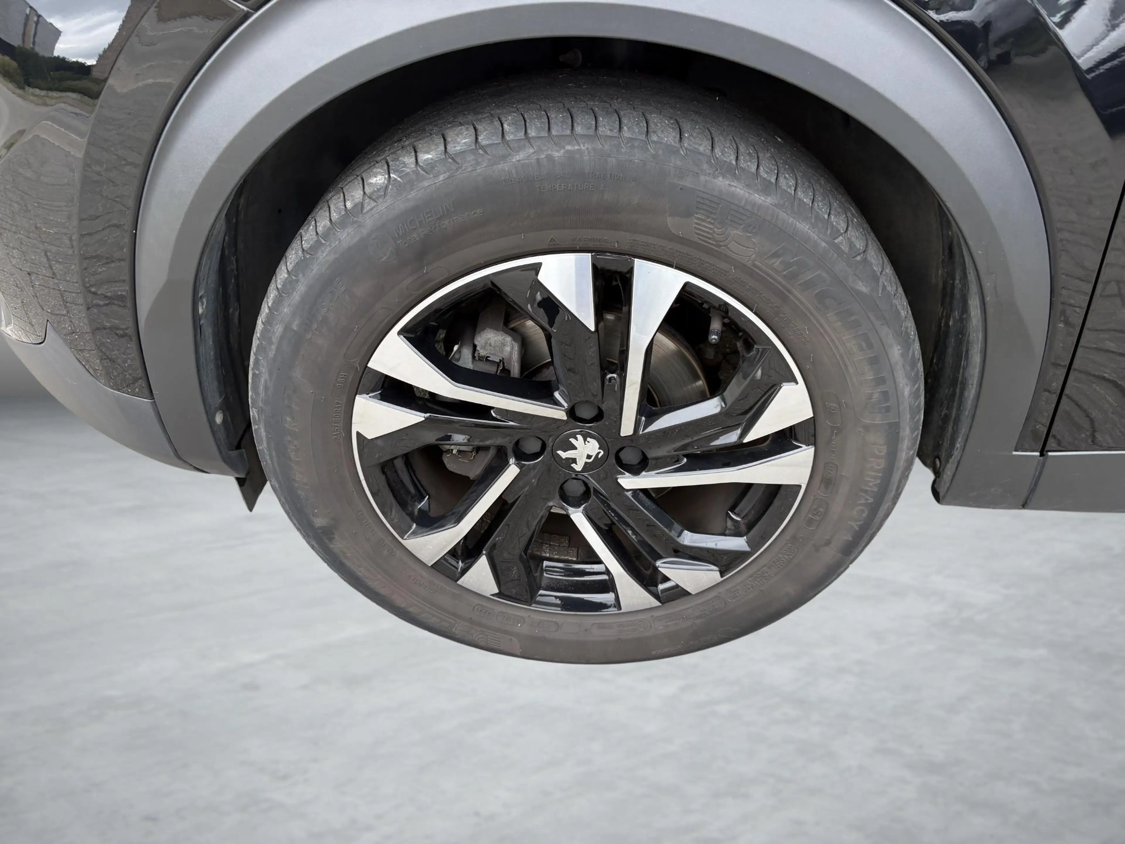 Peugeot 2008 1.2 Puretech 96kW S&S EAT8 Allure — photo 9