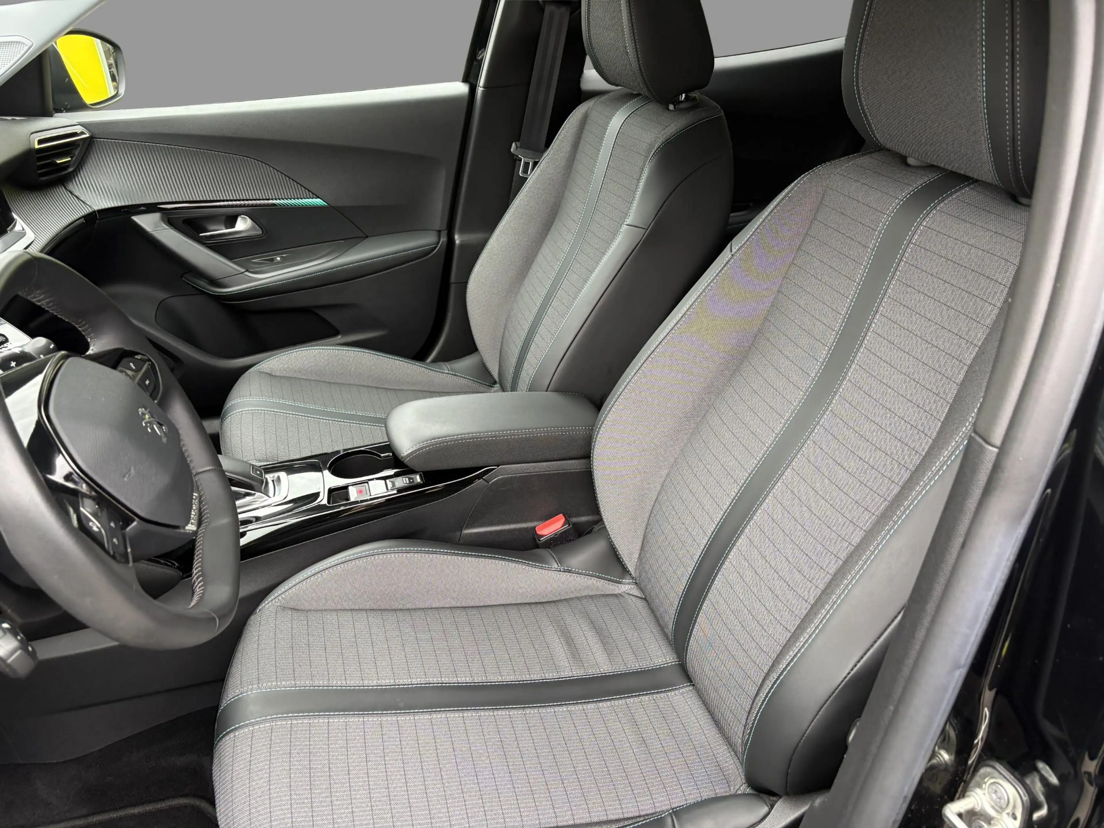 Peugeot 2008 1.2 Puretech 96kW S&S EAT8 Allure — photo 14