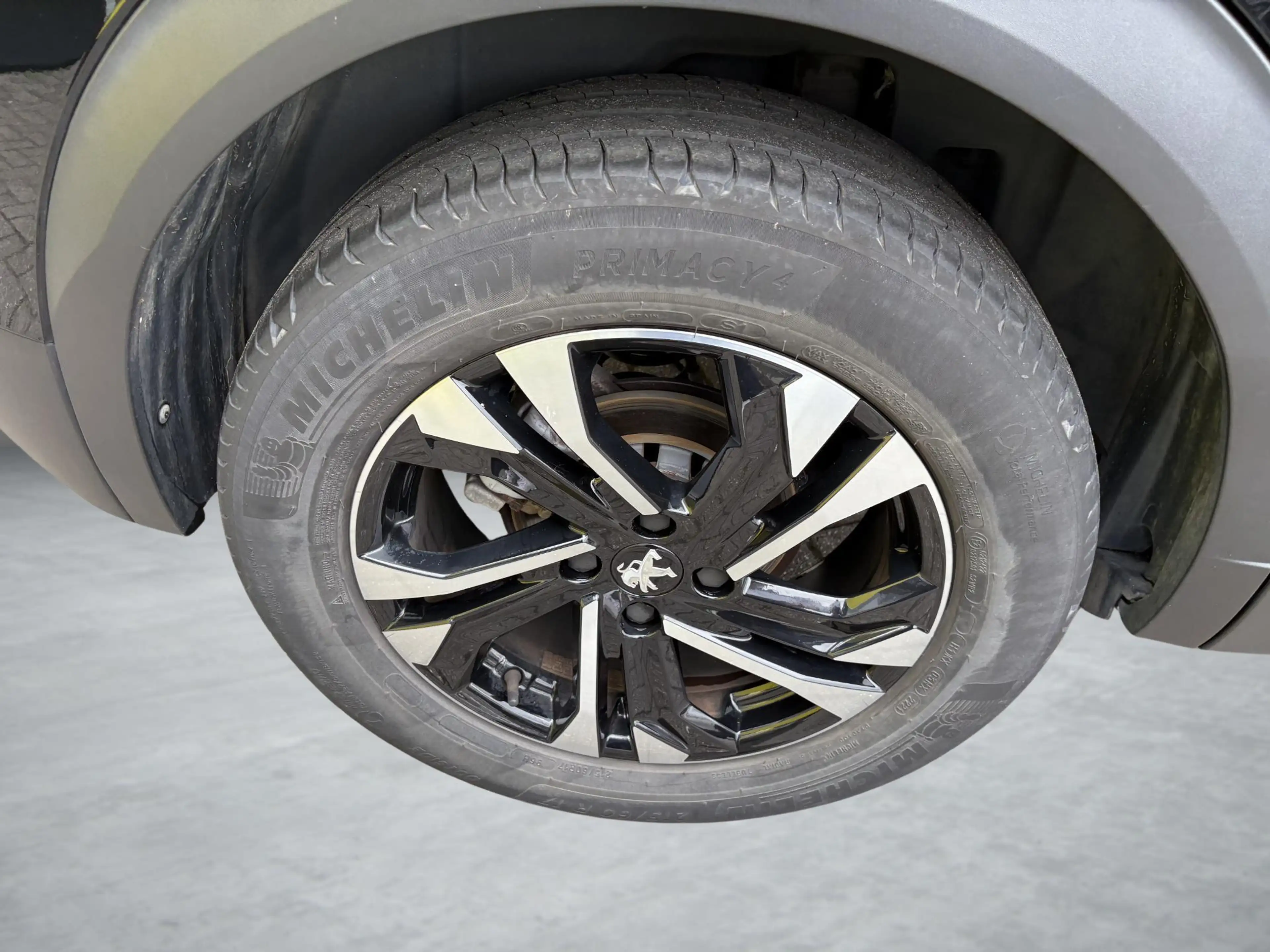 Peugeot 2008 1.2 Puretech 96kW S&S EAT8 Allure — photo 11