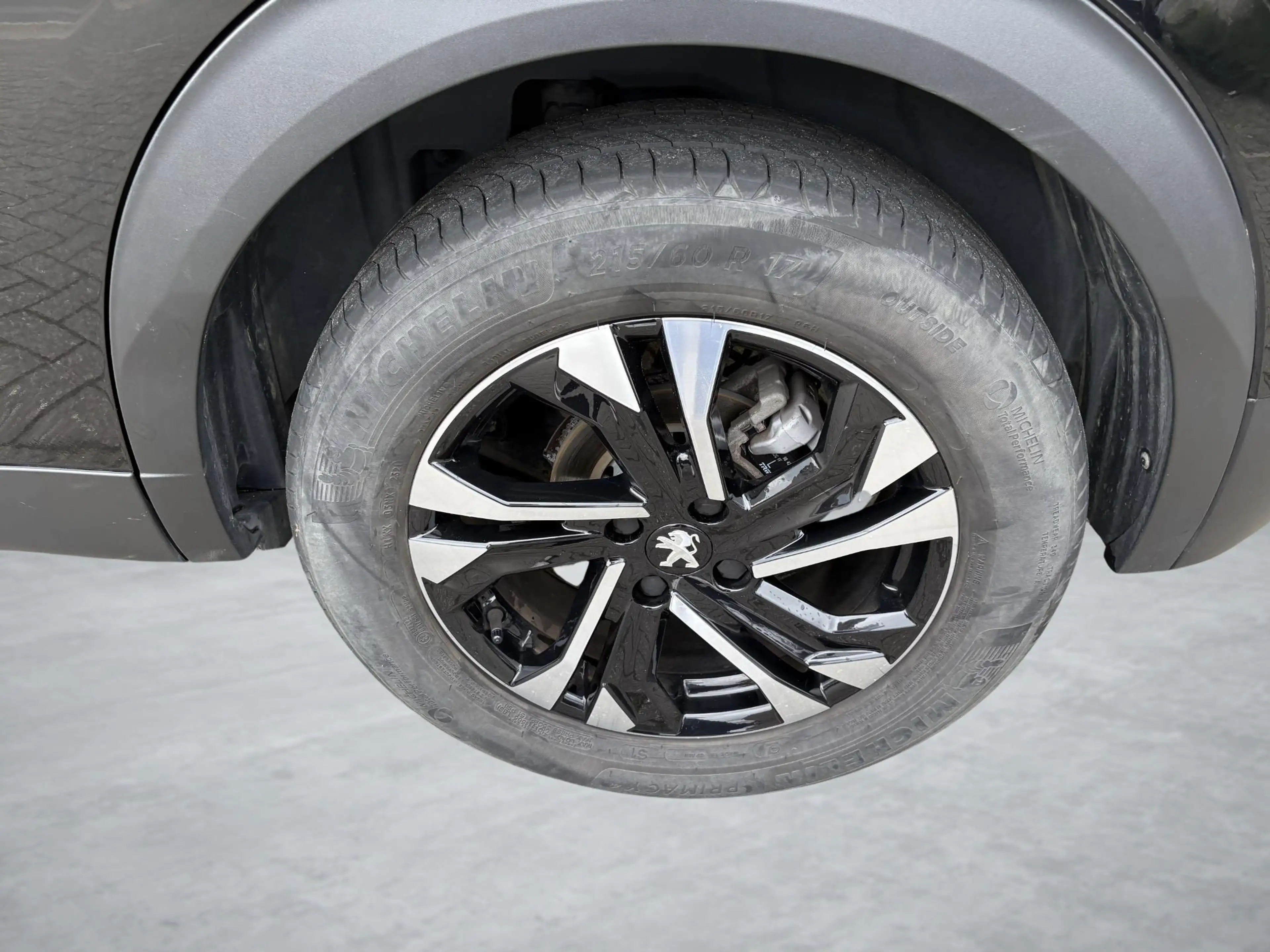 Peugeot 2008 1.2 Puretech 96kW S&S EAT8 Allure — photo 10