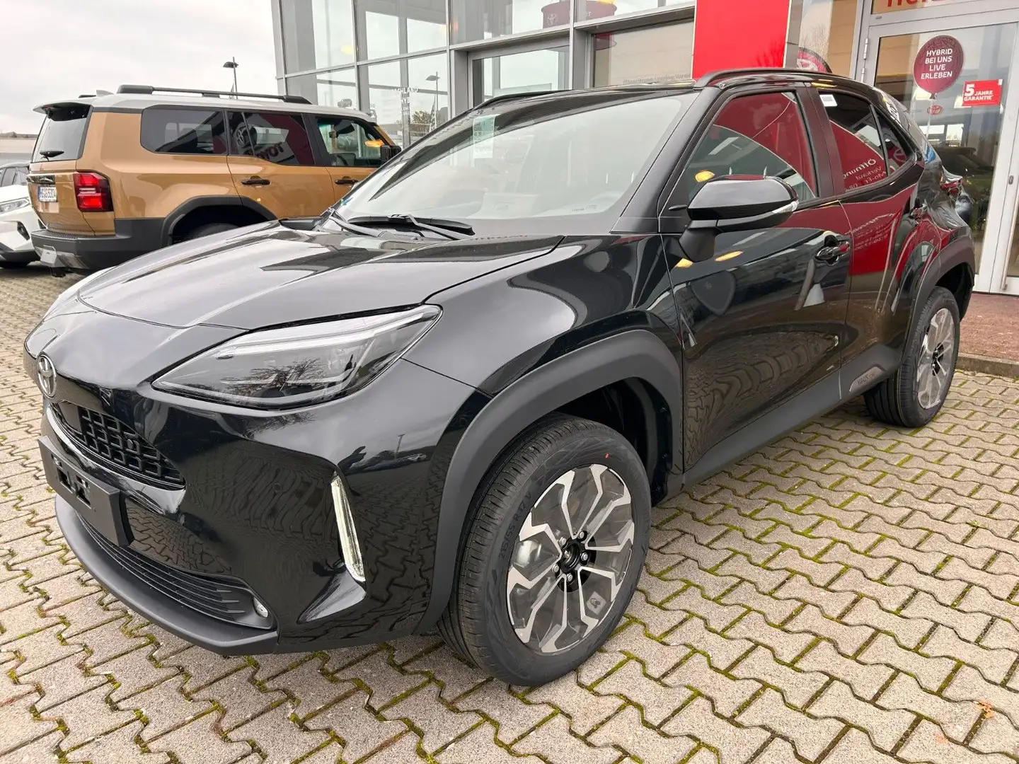 Toyota Yaris Cross Team P. *SAFETY P.*WINTER P.*1,99% Negro - 1