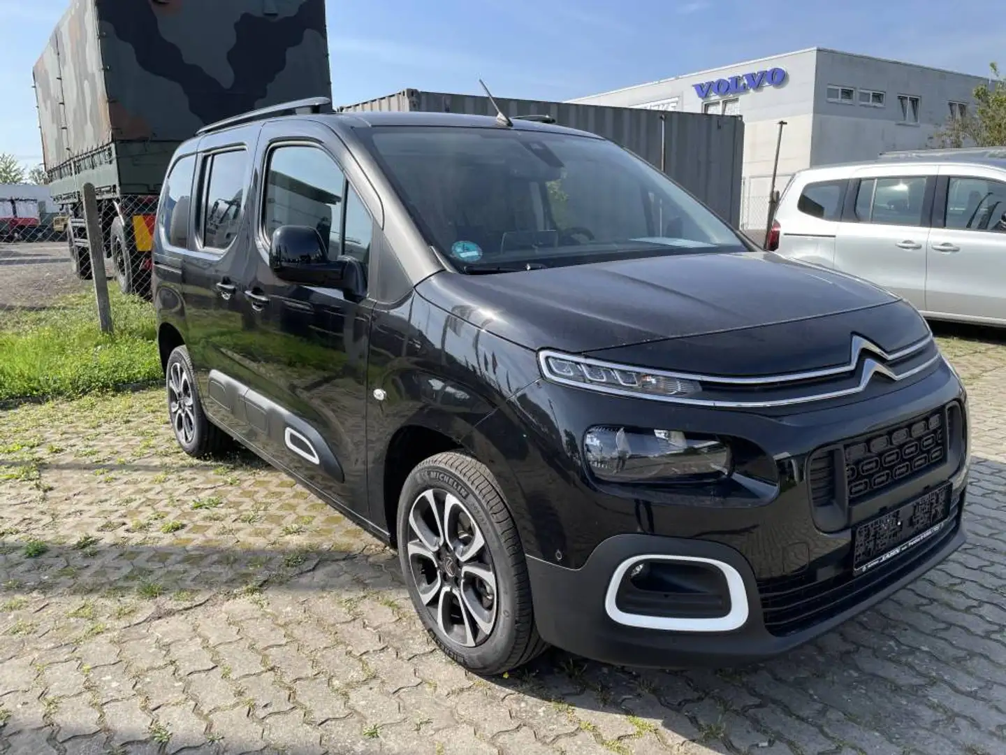 Citroen Berlingo Shine  BlueHDi 100 1.6 Zwart - 2