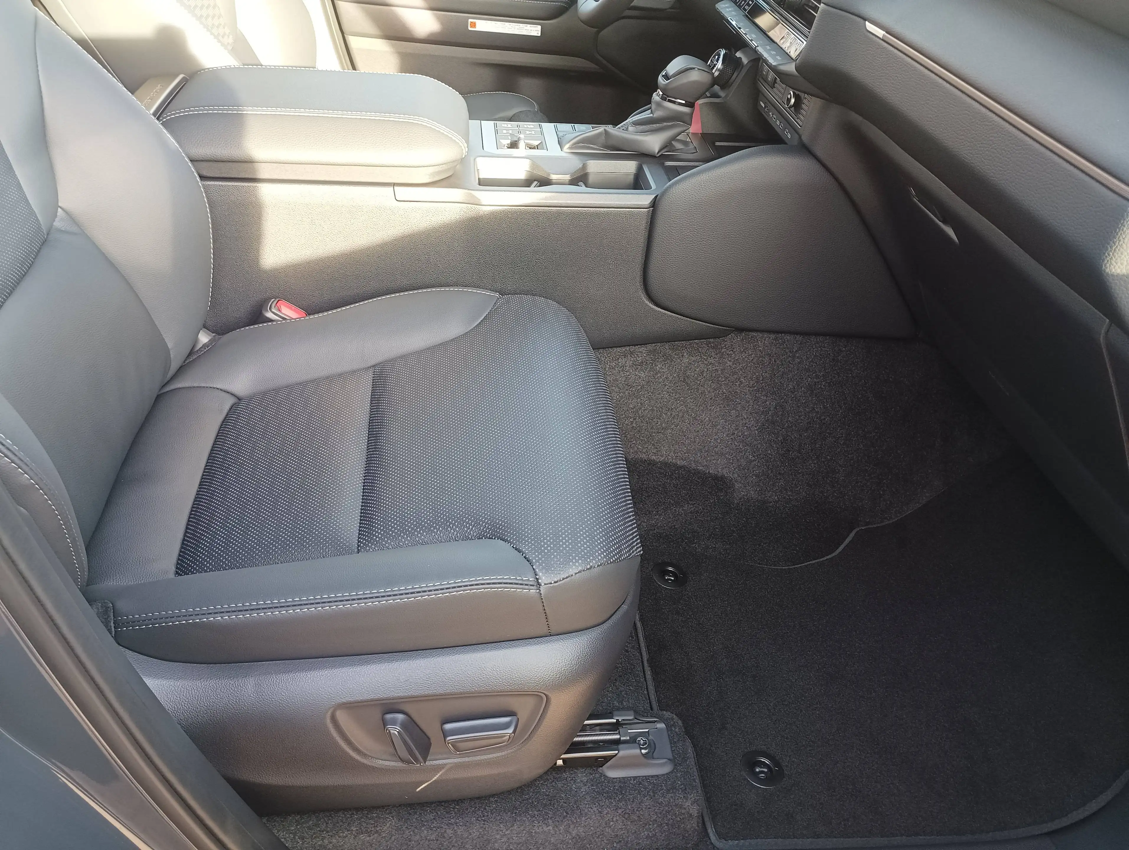 Toyota Land Cruiser 2.8 D-4D Mild-Hybrid Lounge — photo 14