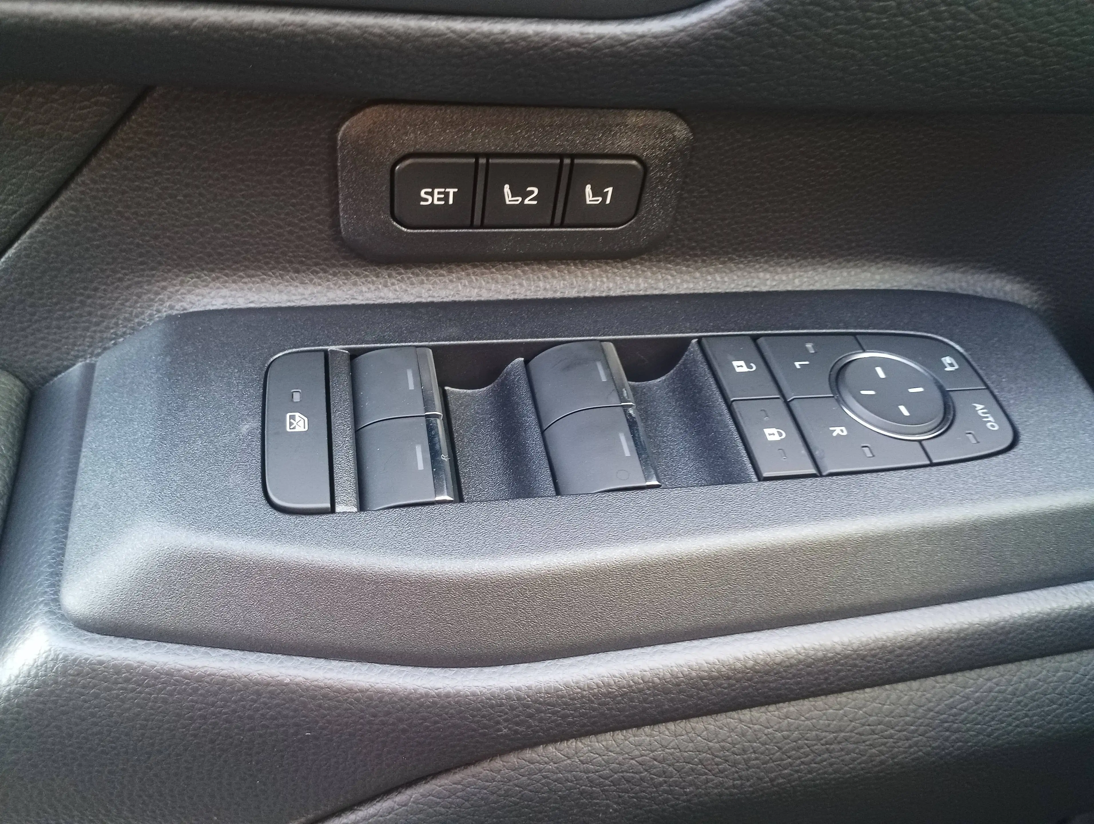 Toyota Land Cruiser 2.8 D-4D Mild-Hybrid Lounge — photo 15