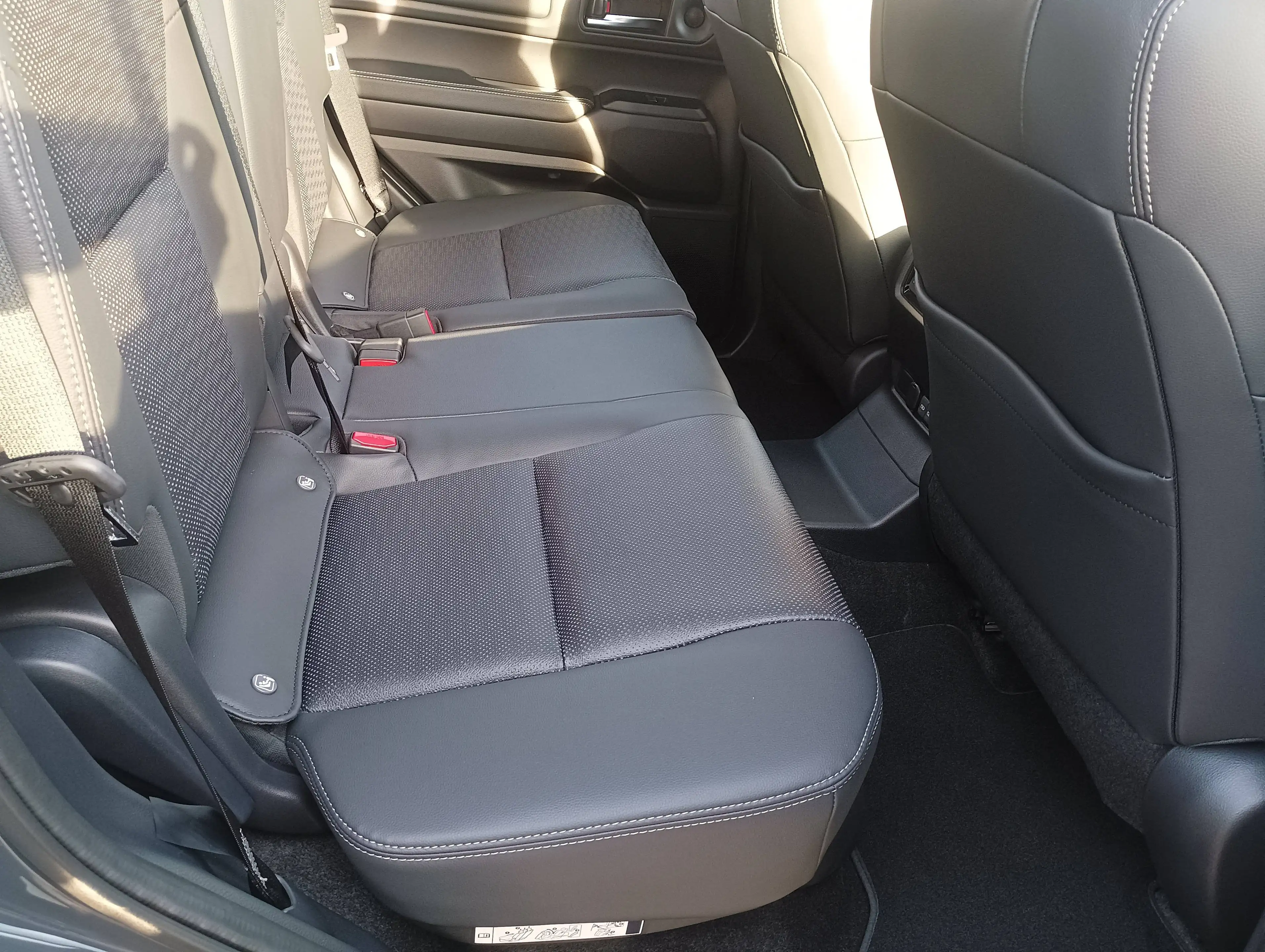 Toyota Land Cruiser 2.8 D-4D Mild-Hybrid Lounge — photo 13