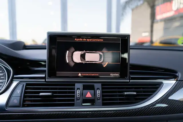 Audi RS6 view 11
